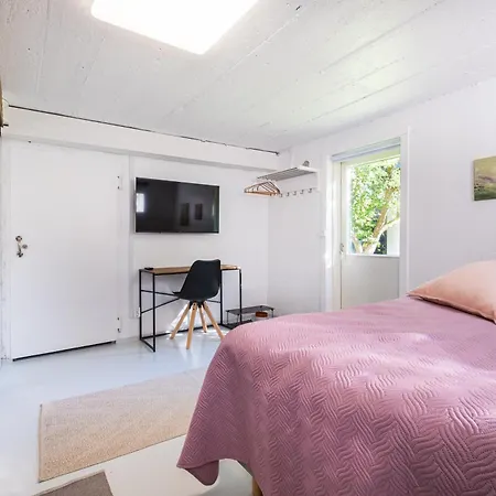 Guest With Authentic Finnish Wooden Sauna, 10 Min Drive From The Airport Apartmán Helsinky