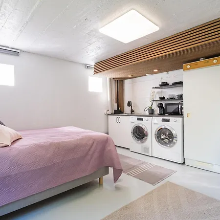 Guest With Authentic Finnish Wooden Sauna, 10 Min Drive From The Airport *