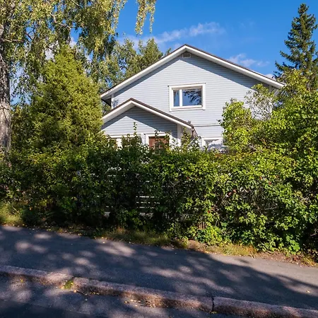 Guest With Authentic Finnish Wooden Sauna, 10 Min Drive From The Airport